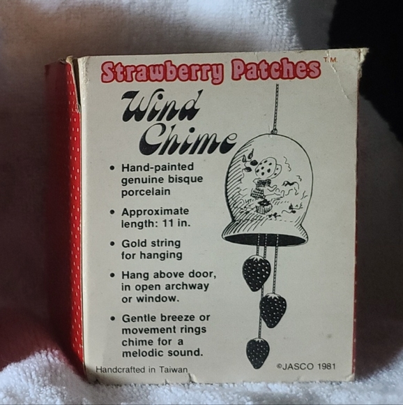 Vintage Strawberry Patches windchime - Picture 2 of 2